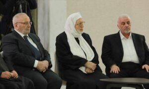 الشيخ أسامة الرفاعي خلال حضوره مراسم إعلان تشكيل المجلس الأعلى للإفتاء في سوريا - 28 آذار 2025 (الرئاسة السورية)